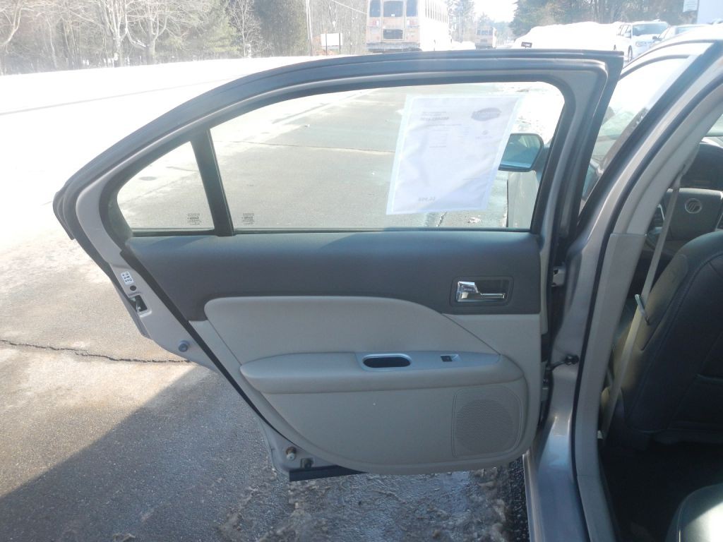 2010 Mercury Milan Image 35