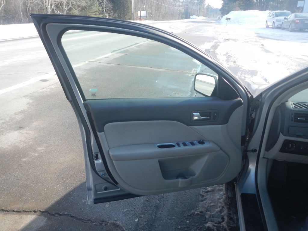 2010 Mercury Milan Image 40