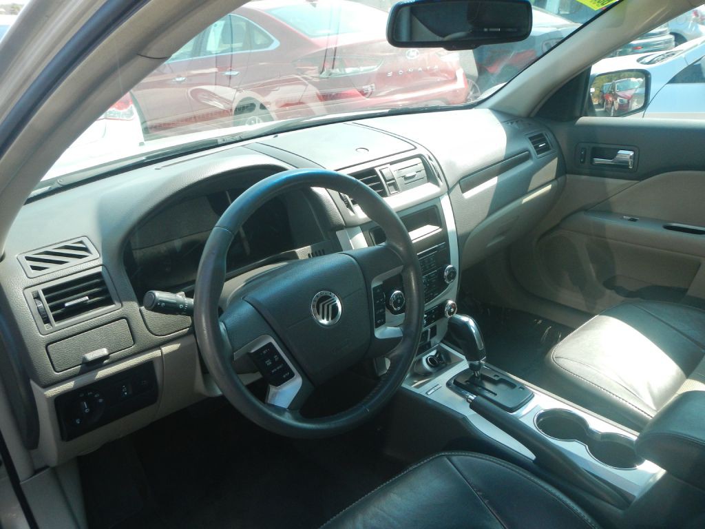 2010 Mercury Milan Image 3
