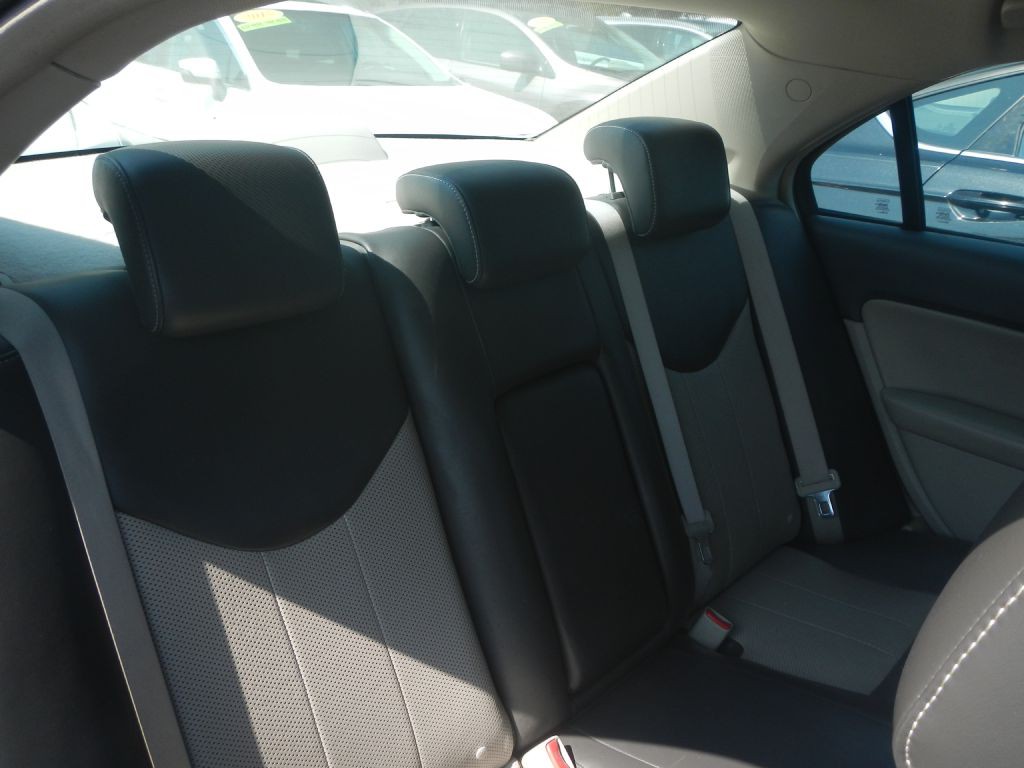2010 Mercury Milan Image 8