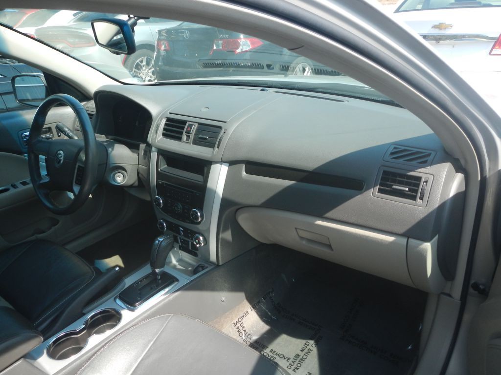 2010 Mercury Milan Image 10