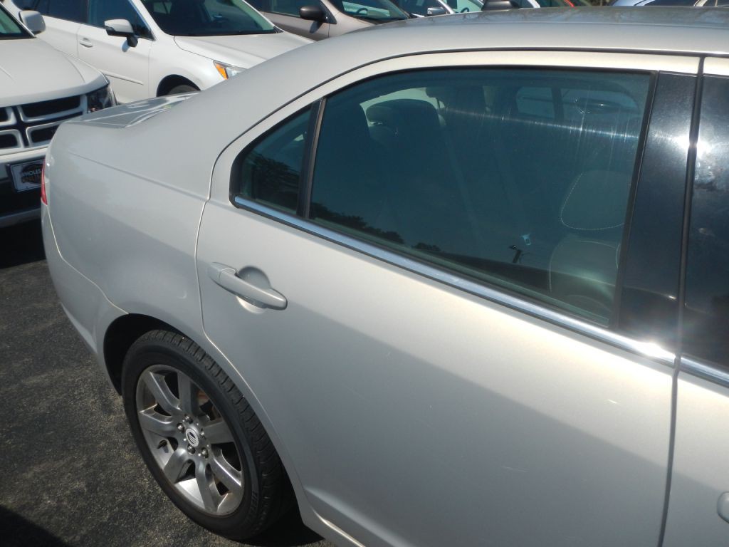 2010 Mercury Milan Image 14