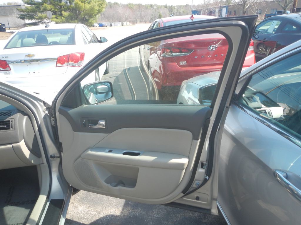 2010 Mercury Milan Image 15