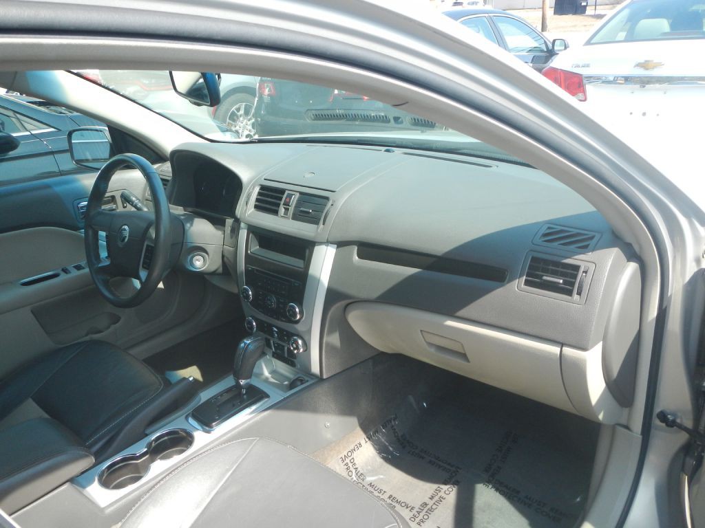 2010 Mercury Milan Image 16