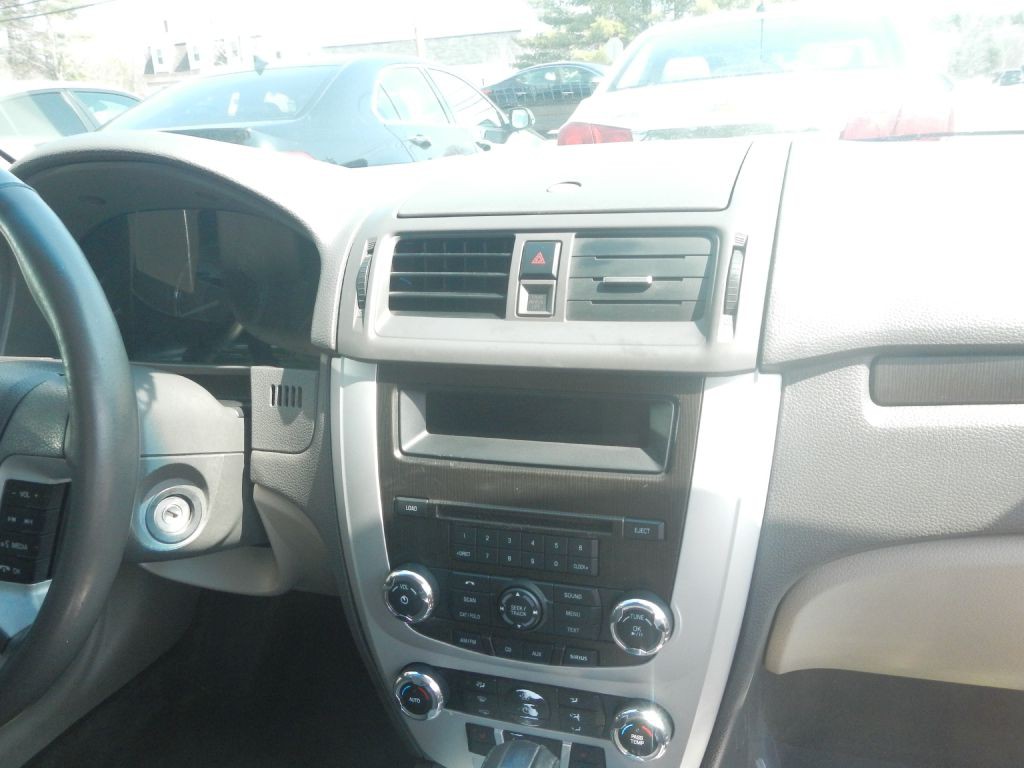 2010 Mercury Milan Image 20