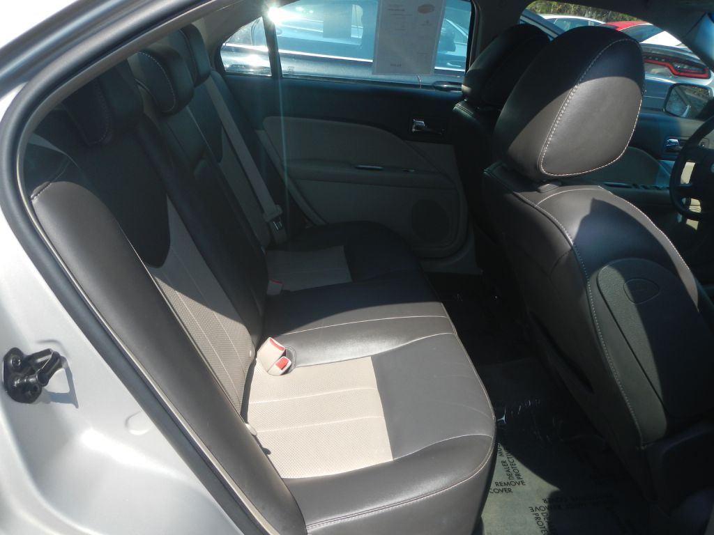 2010 Mercury Milan Image 24
