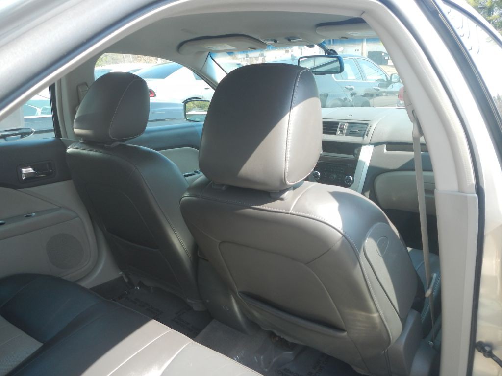 2010 Mercury Milan Image 25