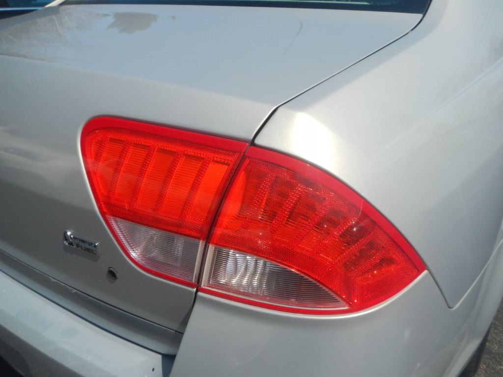 2010 Mercury Milan Image 29