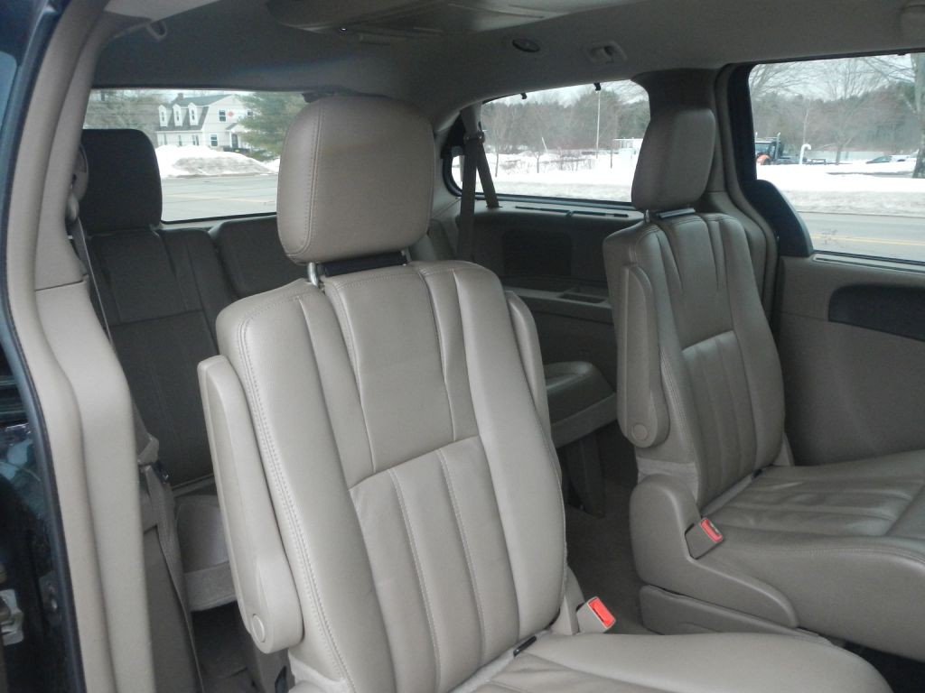 2014 Chrysler Town & Country Image 20