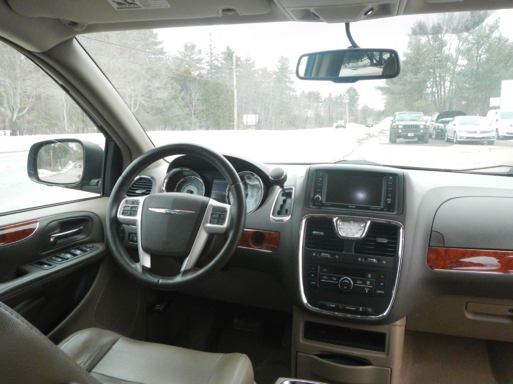 2014 Chrysler Town & Country Image 24