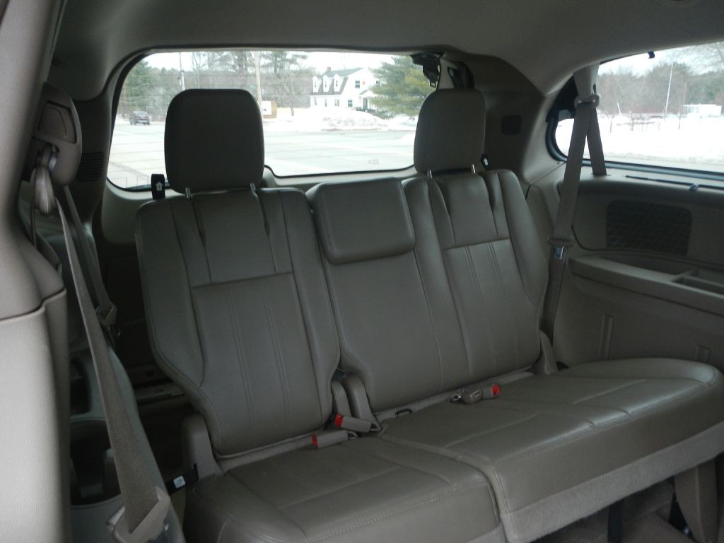 2014 Chrysler Town & Country Image 25