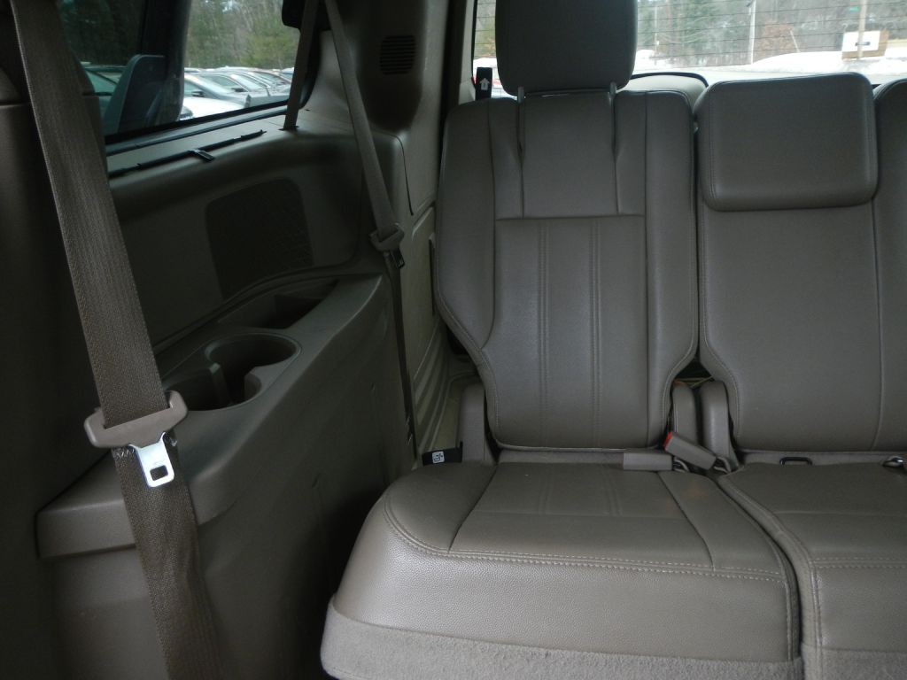 2014 Chrysler Town & Country Image 26