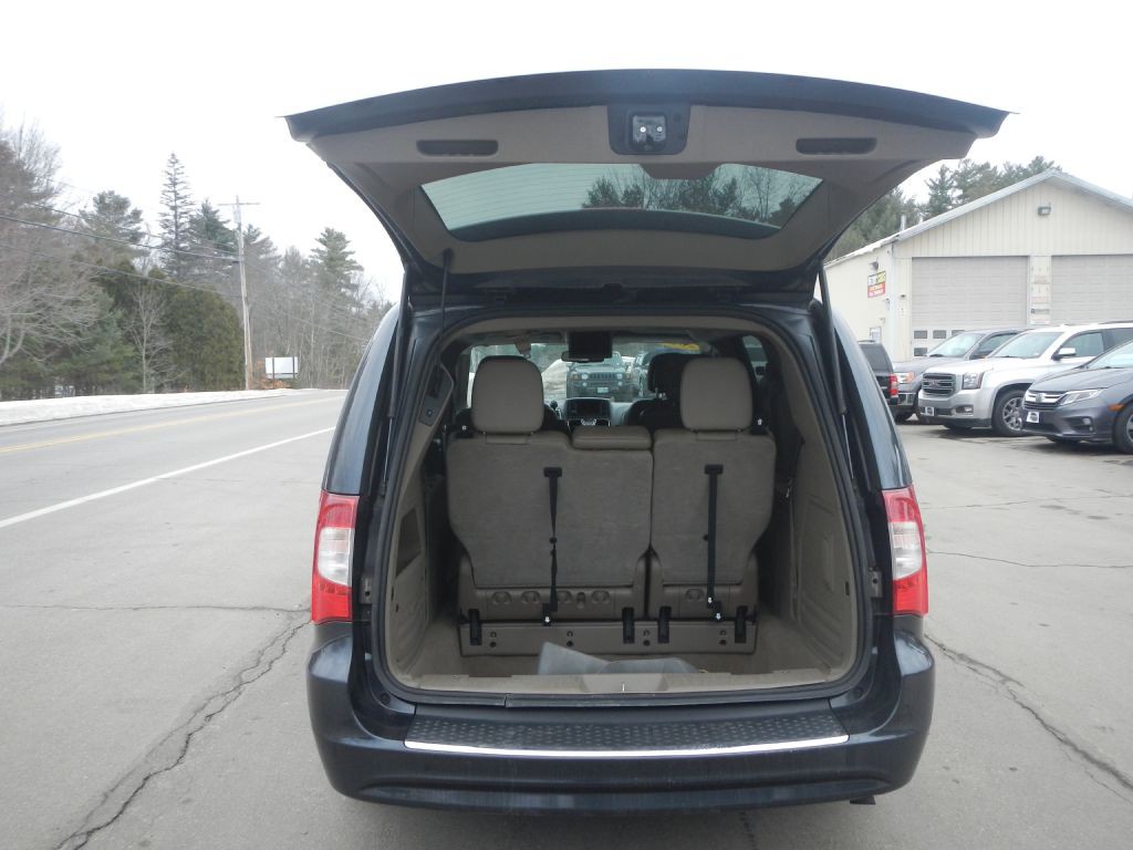 2014 Chrysler Town & Country Image 30