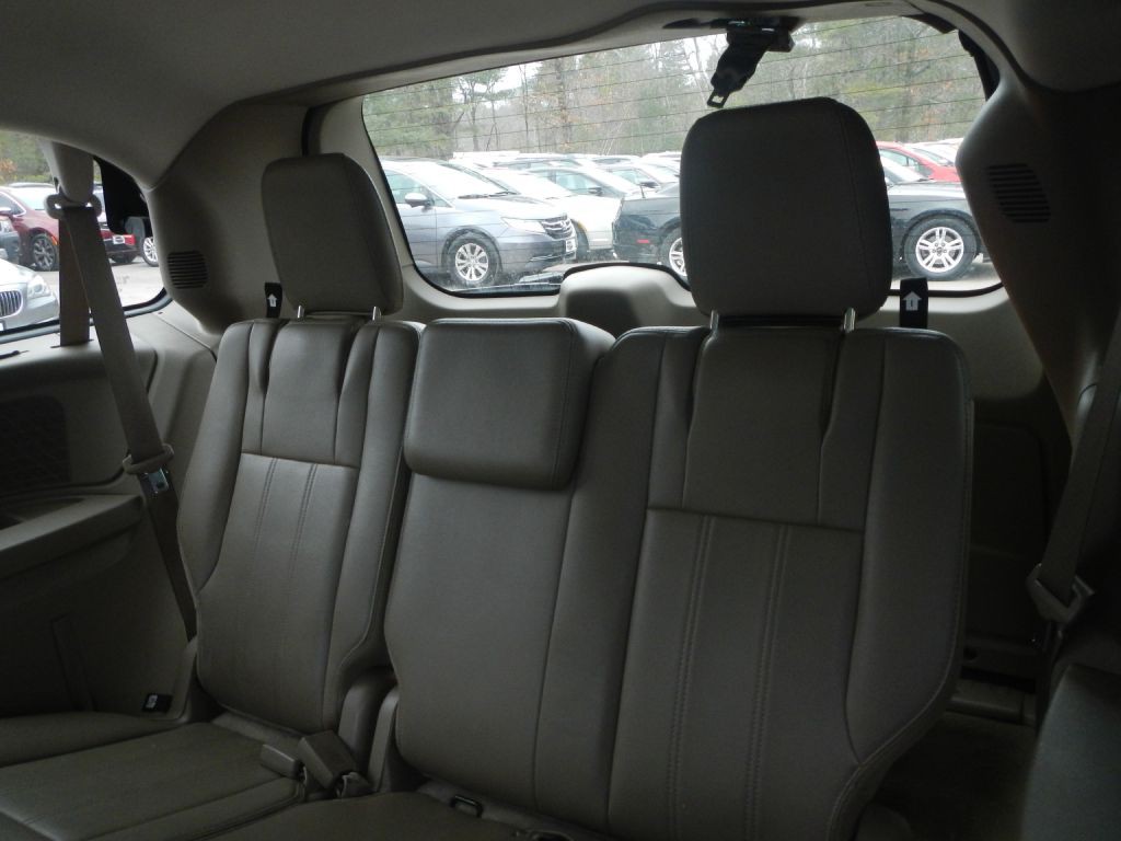 2014 Chrysler Town & Country Image 32