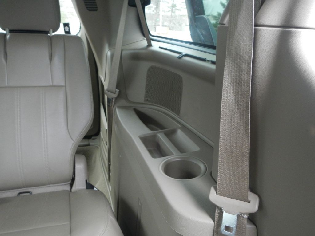 2014 Chrysler Town & Country Image 34