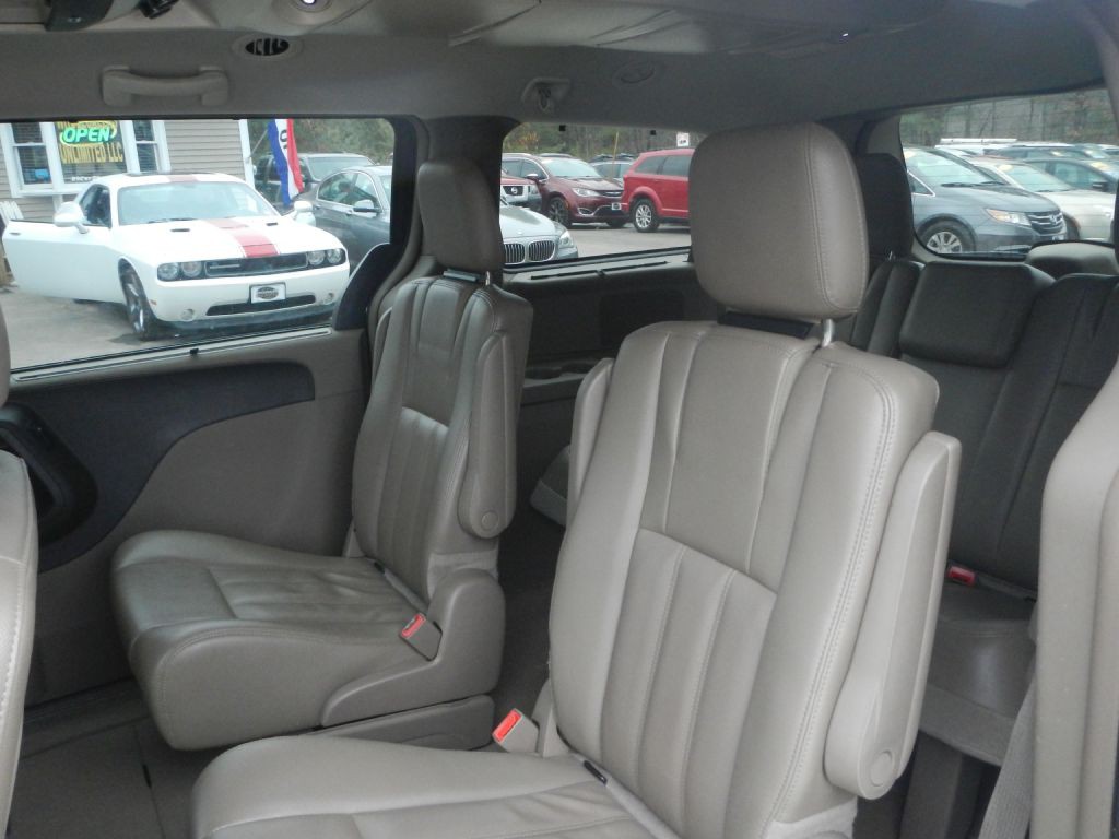 2014 Chrysler Town & Country Image 35