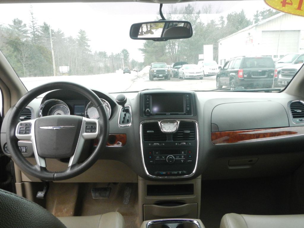 2014 Chrysler Town & Country Image 38