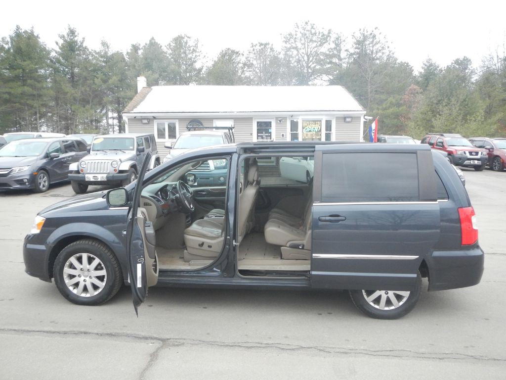 2014 Chrysler Town & Country Image 39