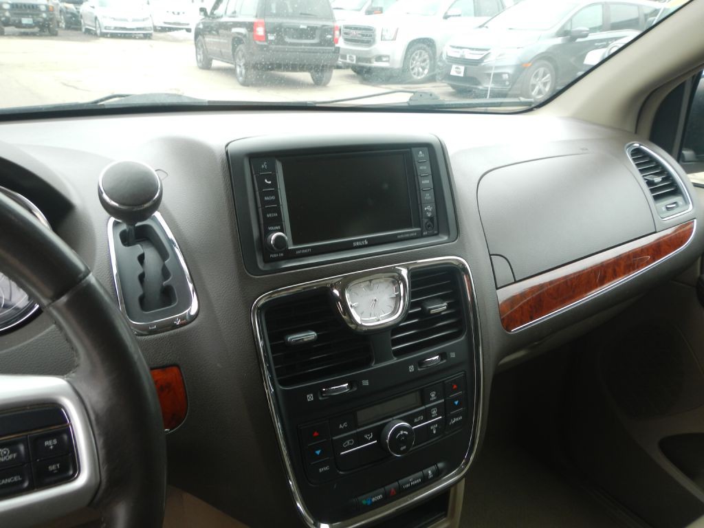 2014 Chrysler Town & Country Image 44