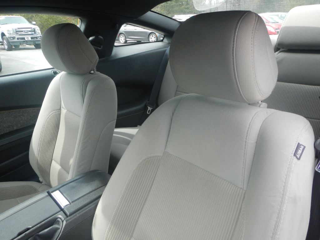 2014 Ford Mustang Image 9