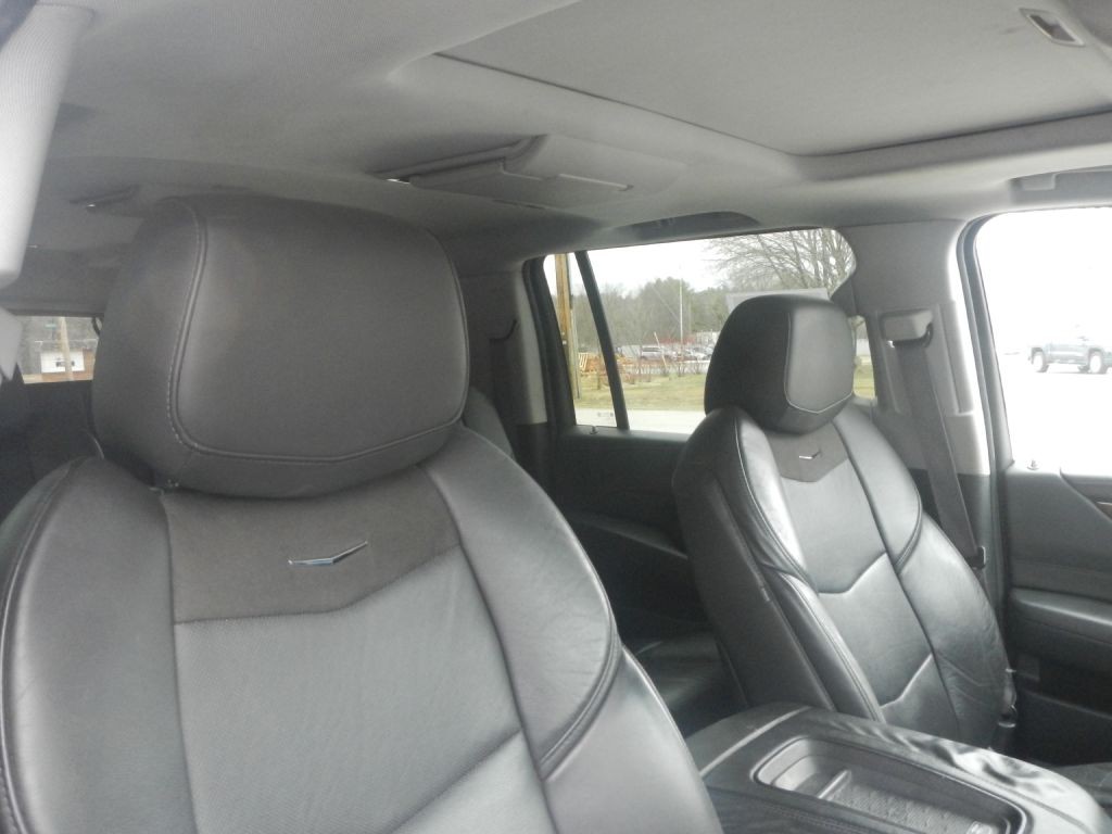 2015 Cadillac Escalade Image 3