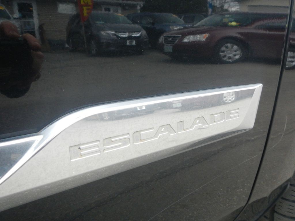 2015 Cadillac Escalade Image 16