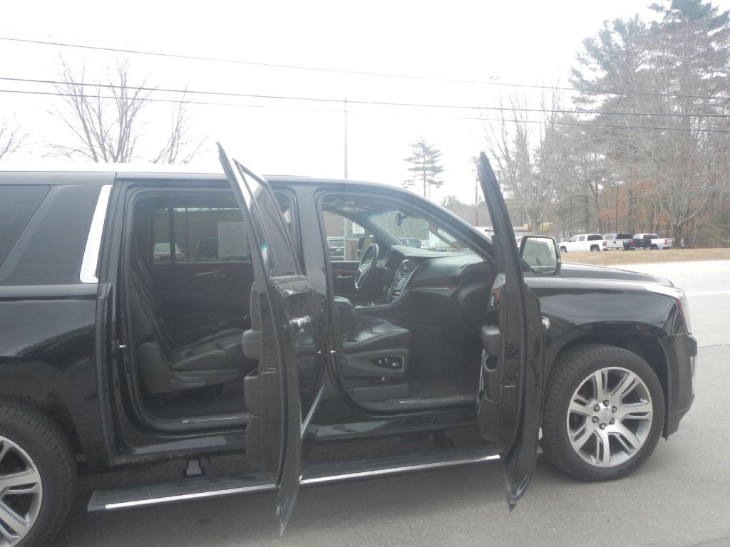 2015 Cadillac Escalade Image 17