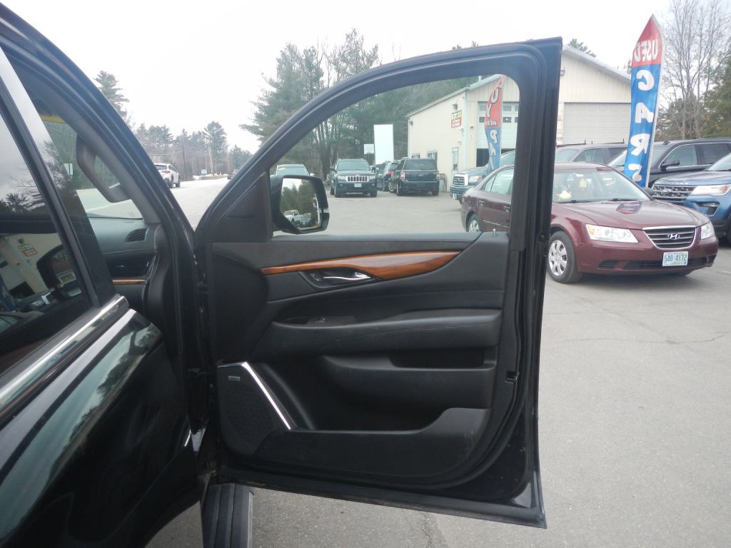 2015 Cadillac Escalade Image 18