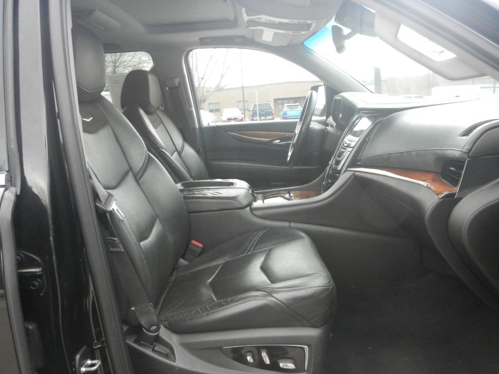 2015 Cadillac Escalade Image 19