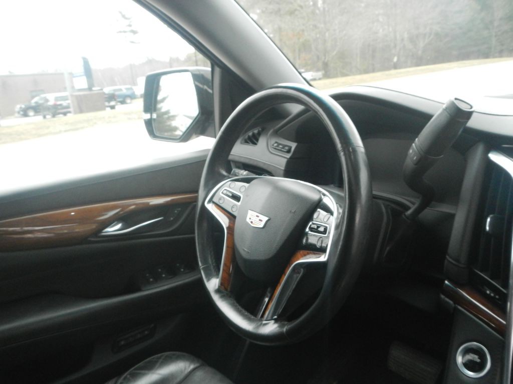 2015 Cadillac Escalade Image 21
