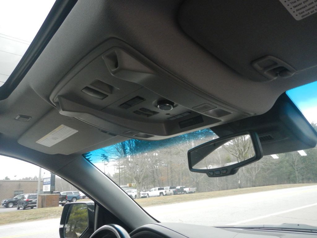 2015 Cadillac Escalade Image 23