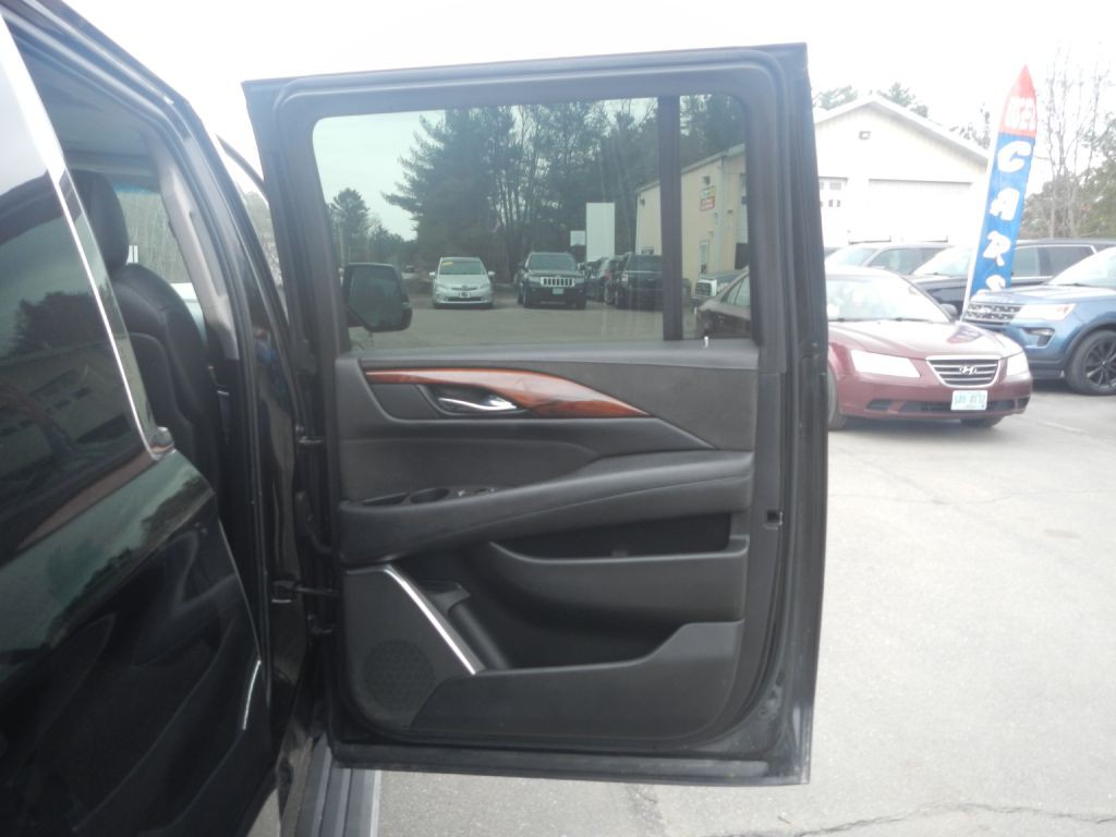 2015 Cadillac Escalade Image 25