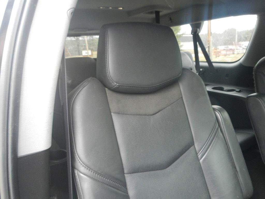 2015 Cadillac Escalade Image 29