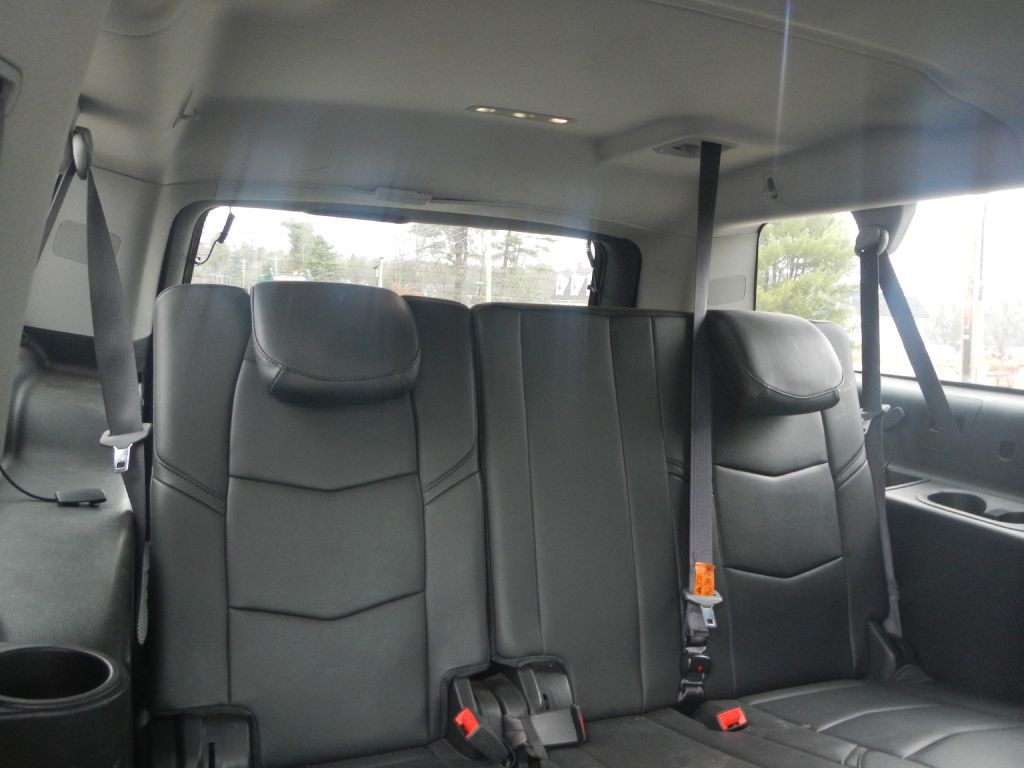 2015 Cadillac Escalade Image 30
