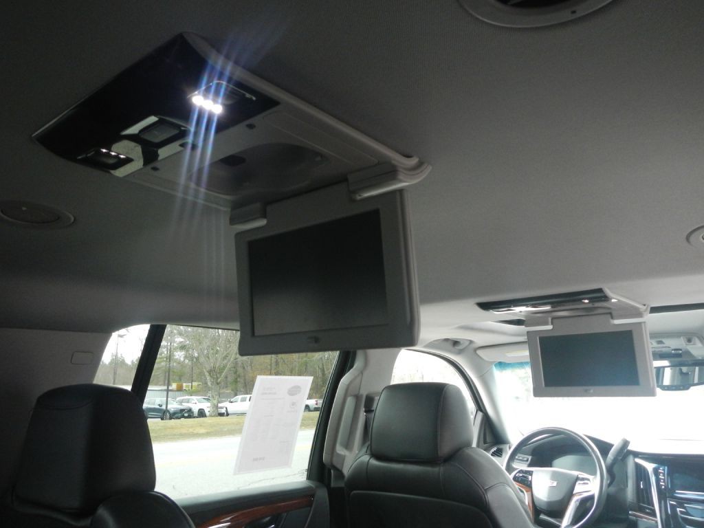 2015 Cadillac Escalade Image 32