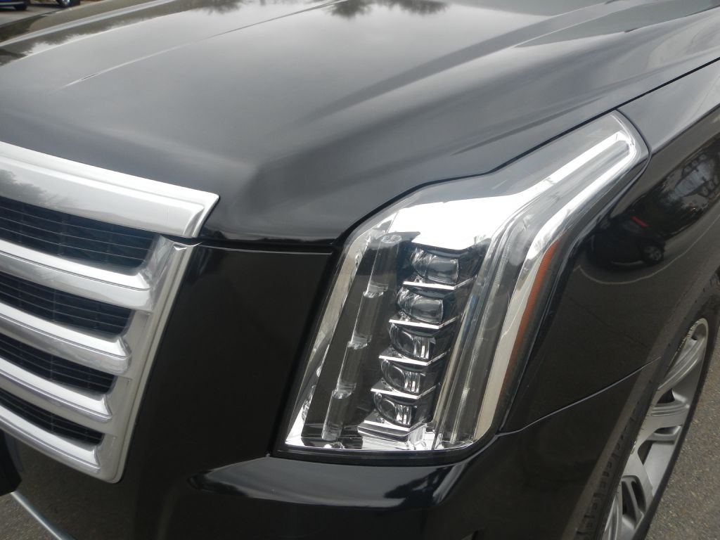 2015 Cadillac Escalade Image 38