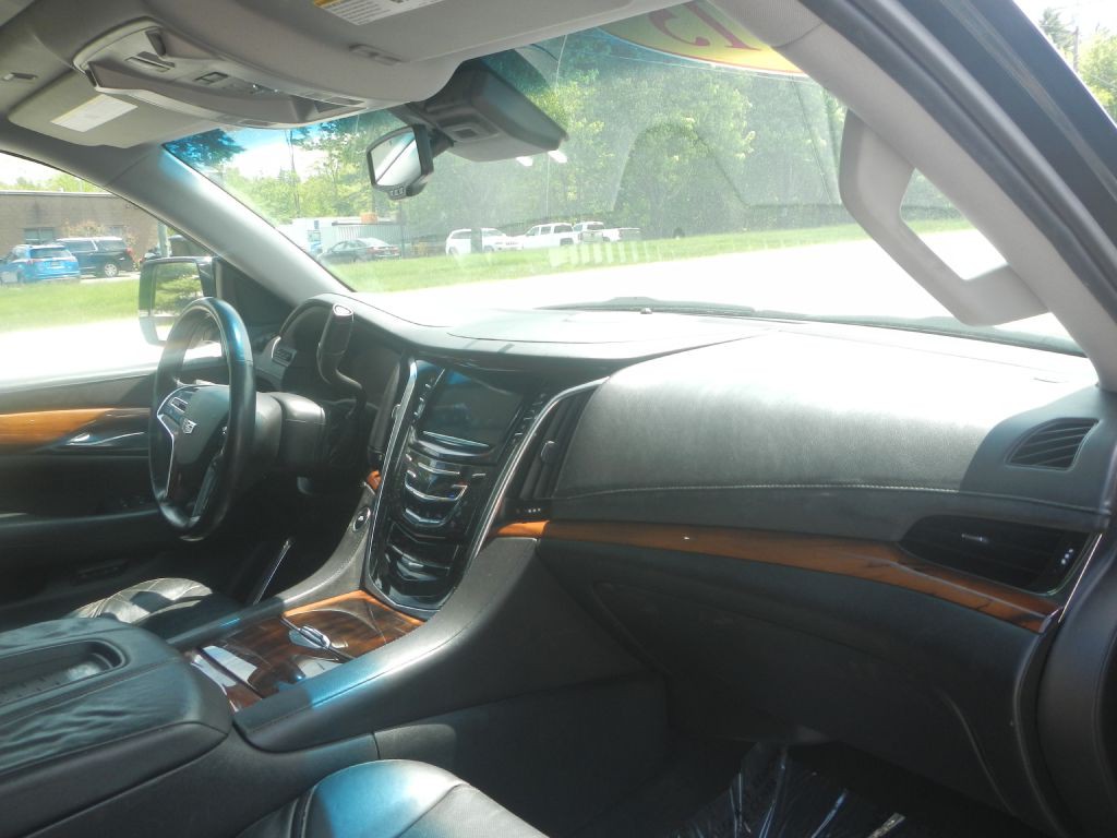 2015 Cadillac Escalade Image 3