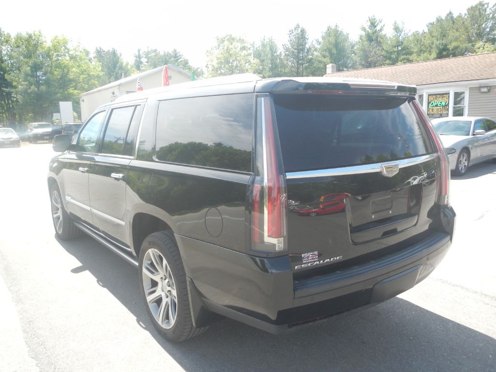2015 Cadillac Escalade Image 8