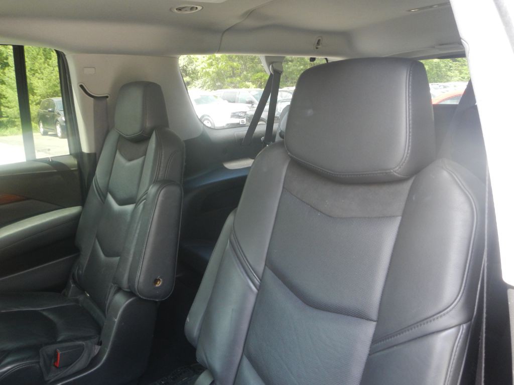 2015 Cadillac Escalade Image 9