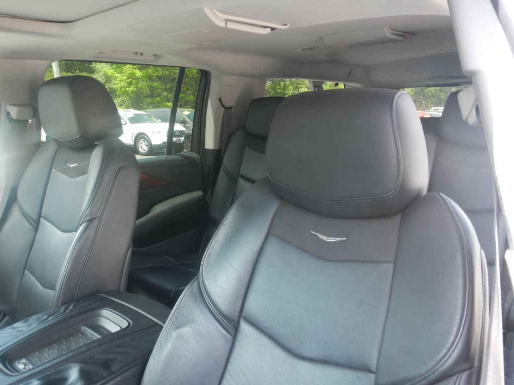 2015 Cadillac Escalade Image 12
