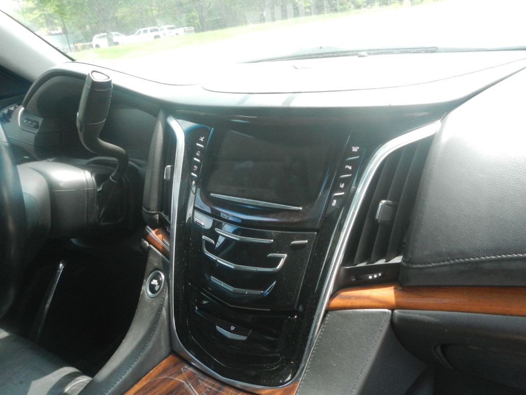 2015 Cadillac Escalade Image 20