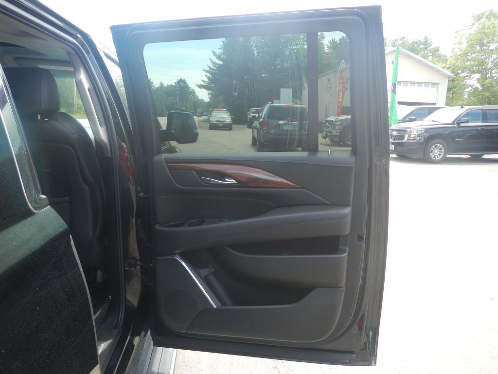 2015 Cadillac Escalade Image 22