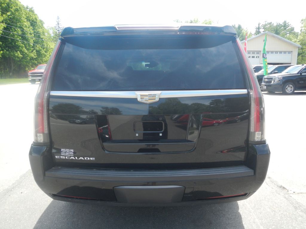 2015 Cadillac Escalade Image 31