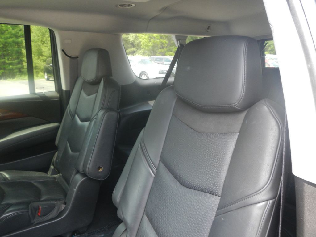 2015 Cadillac Escalade Image 38