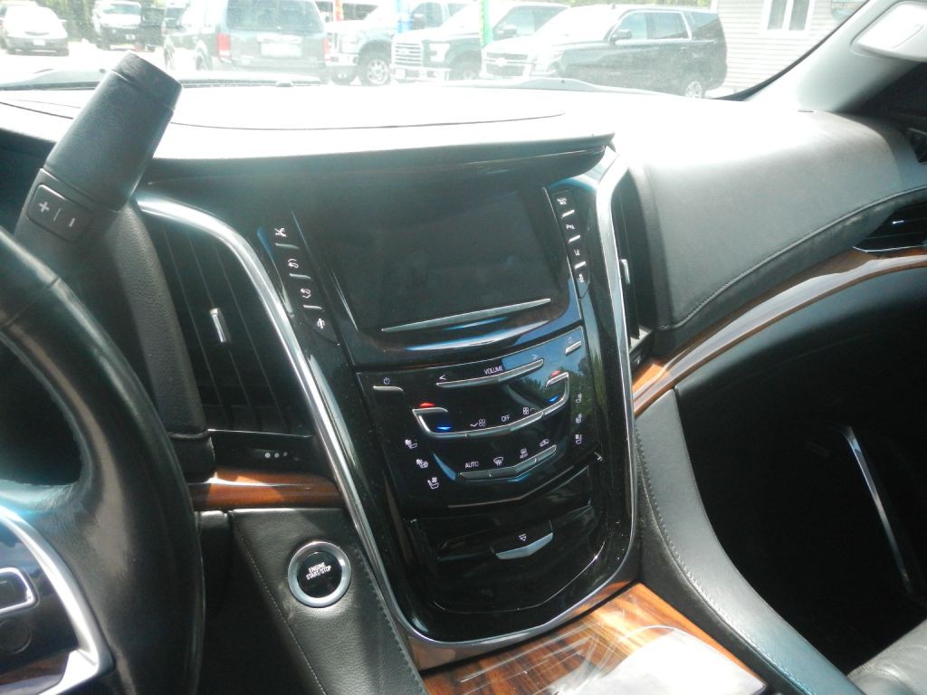 2015 Cadillac Escalade Image 50