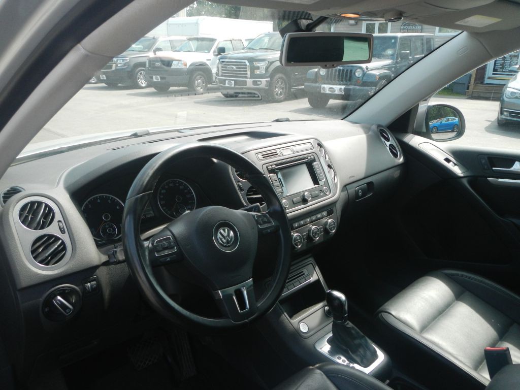 2013 Volkswagen Tiguan Image 2