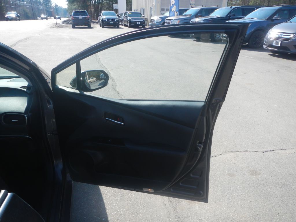 2016 Toyota Prius Image 17