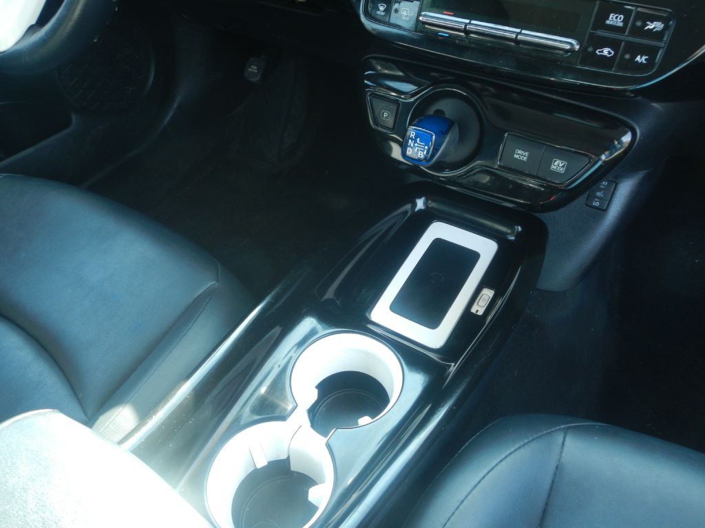 2016 Toyota Prius Image 23