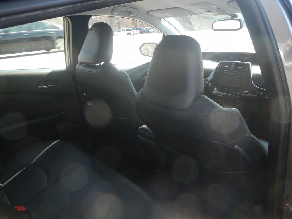 2016 Toyota Prius Image 25