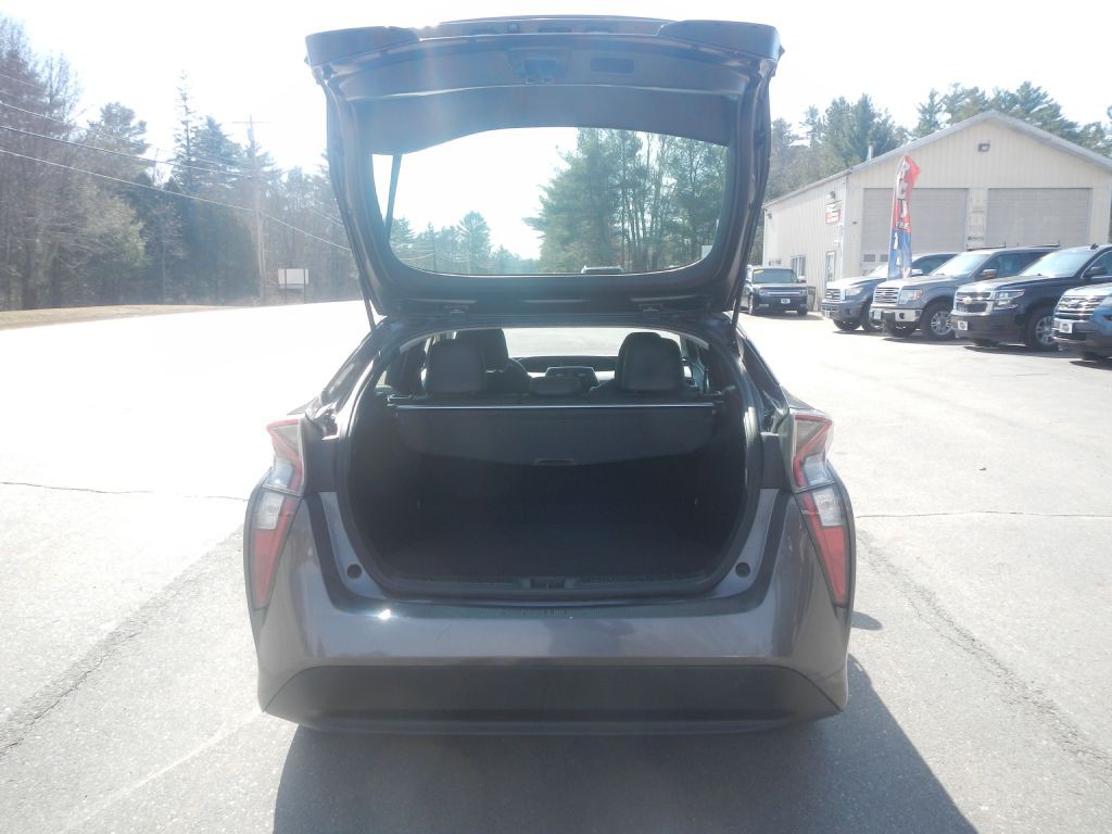 2016 Toyota Prius Image 32